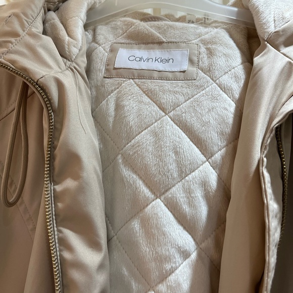 Never worn. Calvin Klein pearl winter coat. Size M. - Picture 4 of 10